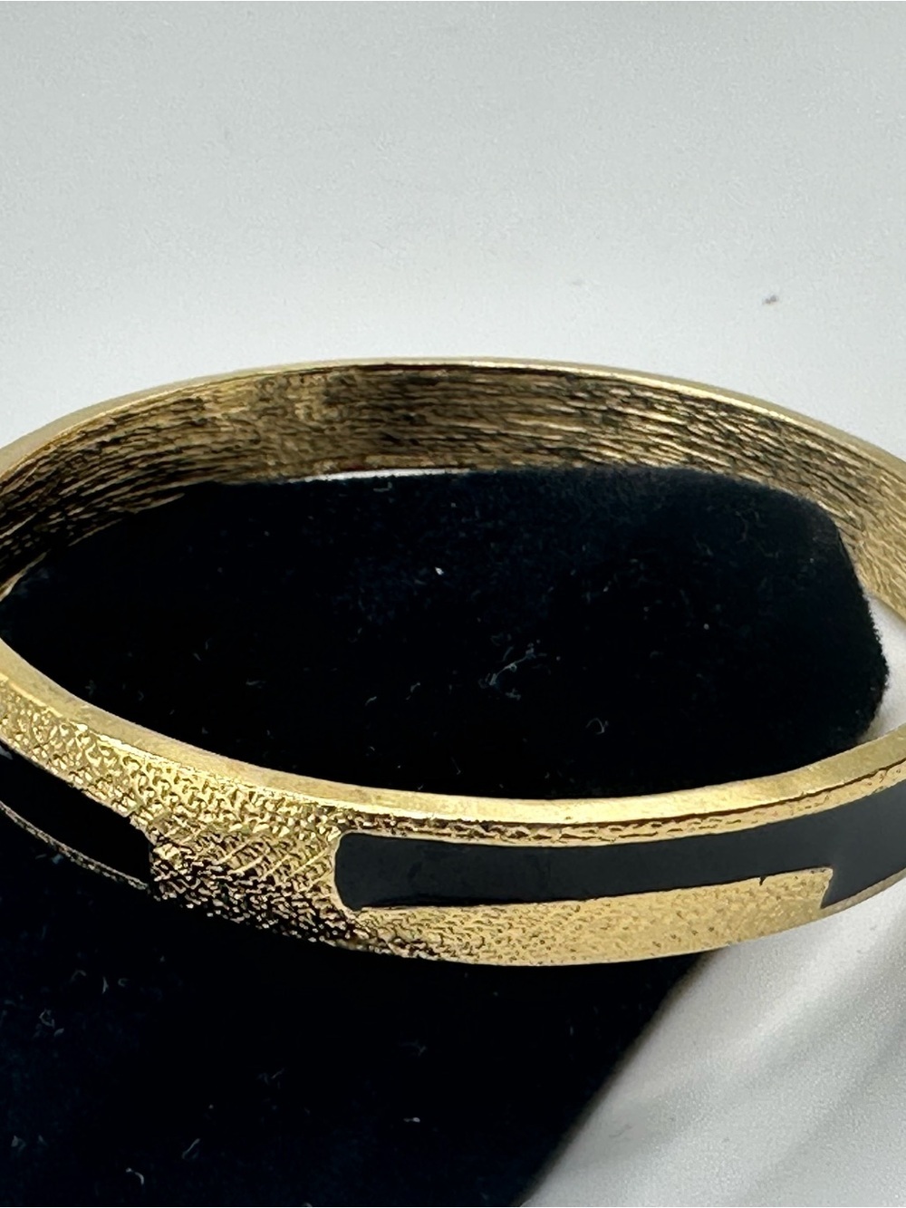 Trifari Gold-Tone Bangle with Black Enamel Inlay, Vintage - Picture 4 of 8